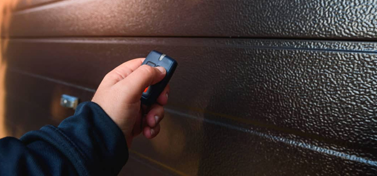 automatic door opener with remote control in Aventura